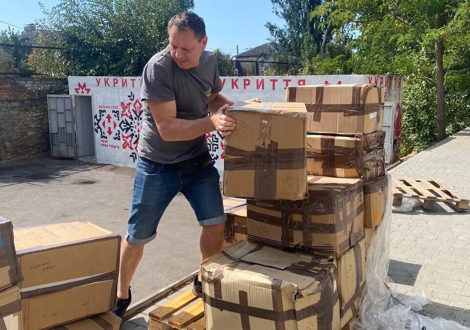 Міжнародна підтримка: вантаж допомоги для евакуйованих з Острова