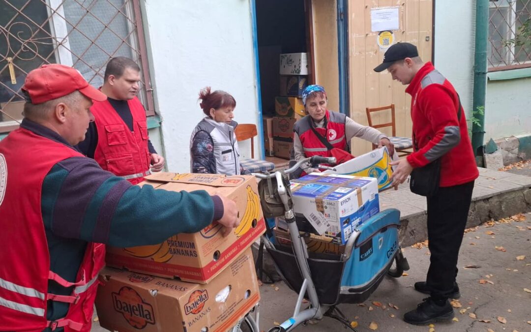 35 коробок постільної білизни передано Червоному Хресту