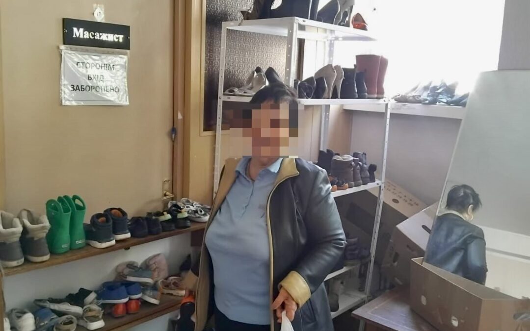 У київському Центрі допомоги херсонцям «Вільні разом» розпочали видачу гуманітарної допомоги